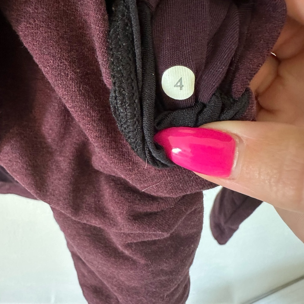 Lululemon That's A Wrap
Heathered Bordeaux Drama - Picture 13 of 13